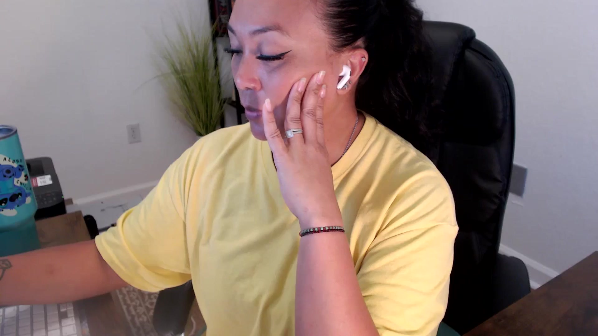 Gallery image thumbnail from MickaylaStar's myfreecams stream on, 06/24/2025, 19:31 image 17 of 20