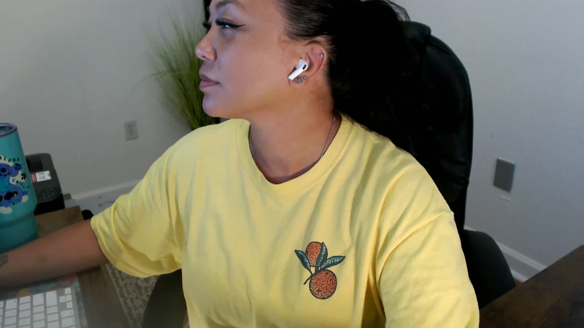 Gallery image thumbnail from MickaylaStar's myfreecams stream on, 06/24/2025, 19:31 image 11 of 20