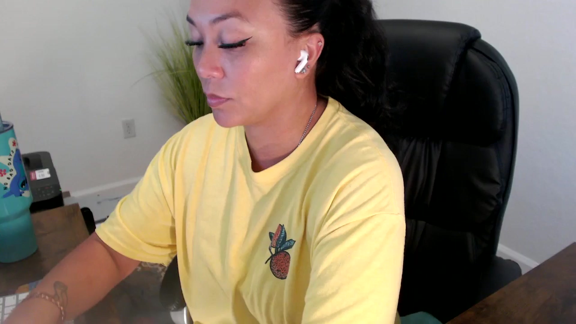 Gallery image thumbnail from MickaylaStar's myfreecams stream on, 06/24/2025, 19:51 image 2 of 20