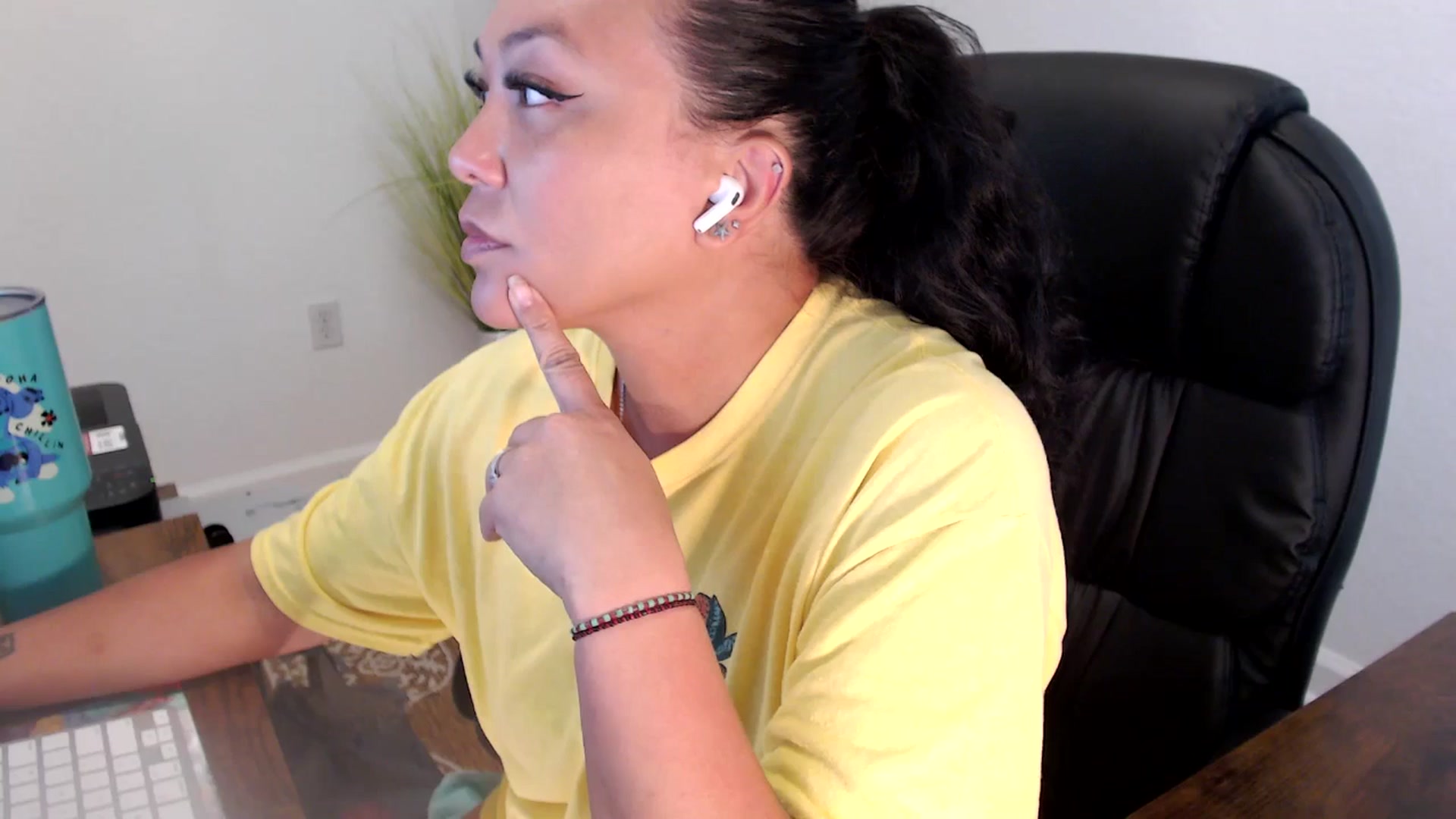 Gallery image thumbnail from MickaylaStar's myfreecams stream on, 06/24/2025, 19:51 image 6 of 20