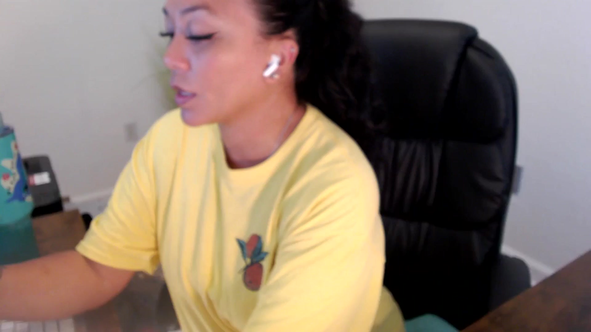 Gallery image thumbnail from MickaylaStar's myfreecams stream on, 06/24/2025, 19:51 image 1 of 20