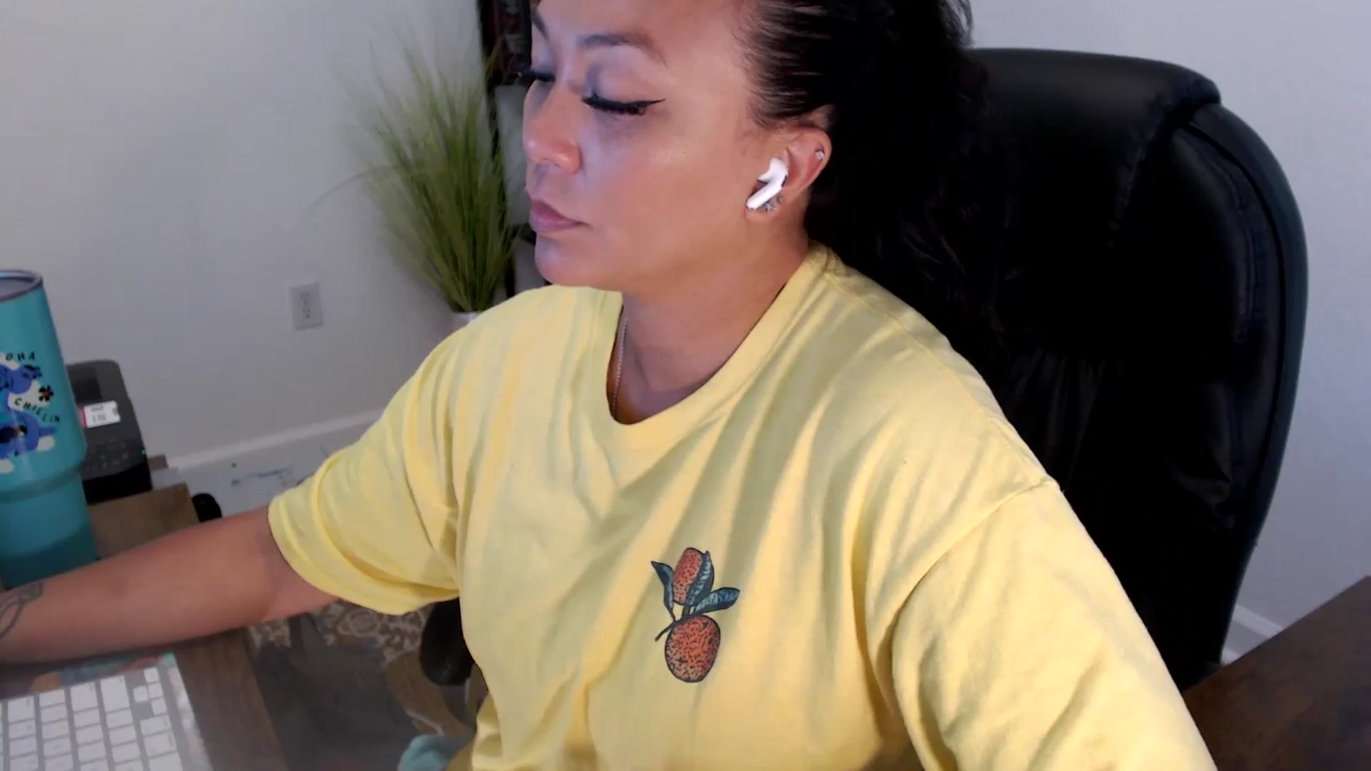 Gallery image thumbnail from MickaylaStar's myfreecams stream on, 06/24/2025, 19:51 image 8 of 20