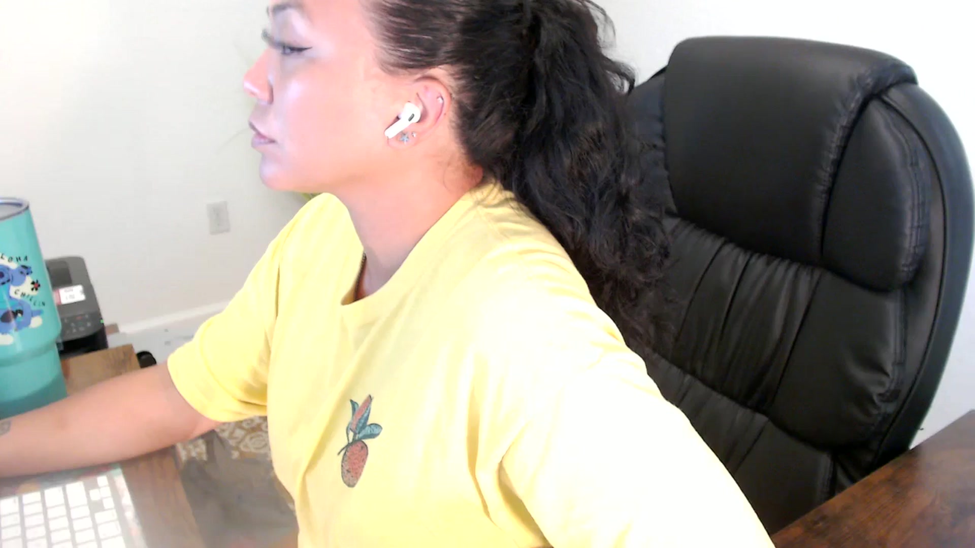 Gallery image thumbnail from MickaylaStar's myfreecams stream on, 06/24/2025, 19:51 image 15 of 20