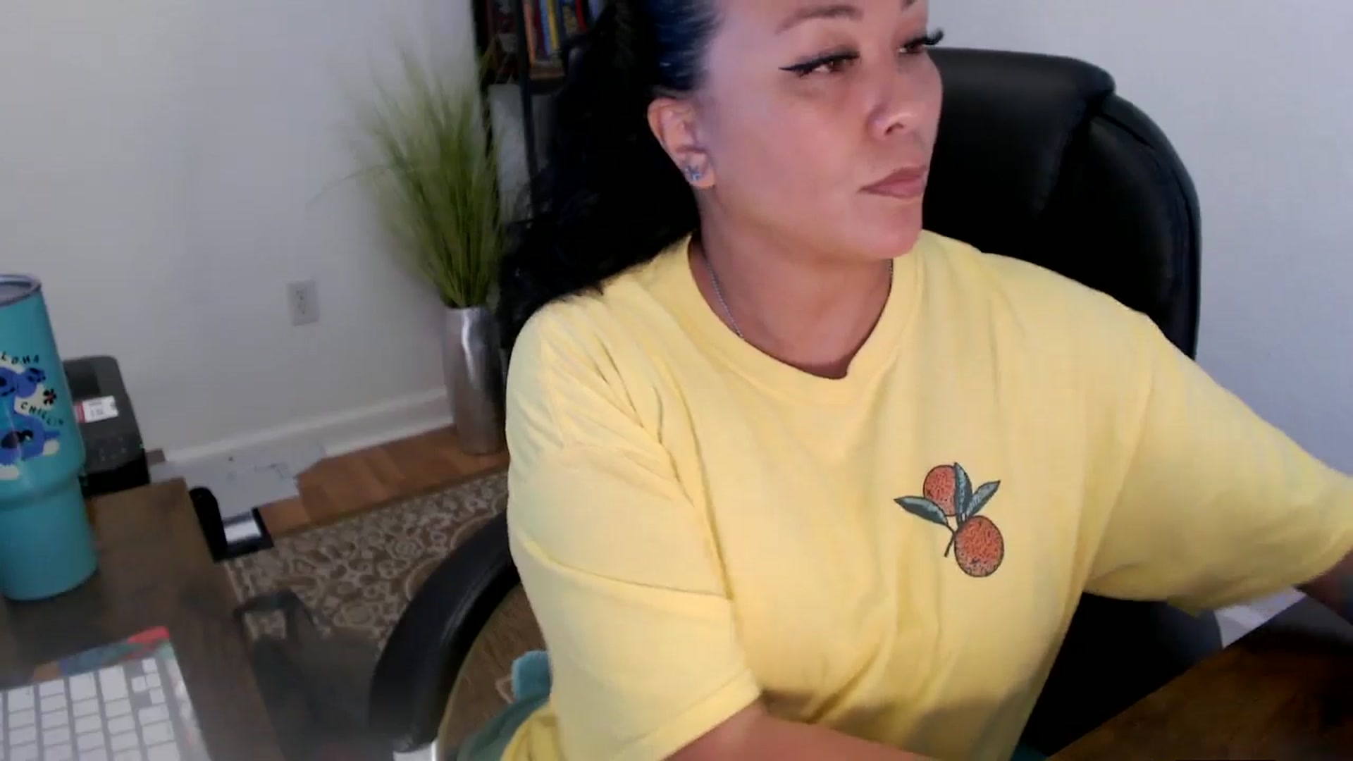 Gallery image thumbnail from MickaylaStar's myfreecams stream on, 06/24/2025, 19:51 image 13 of 20