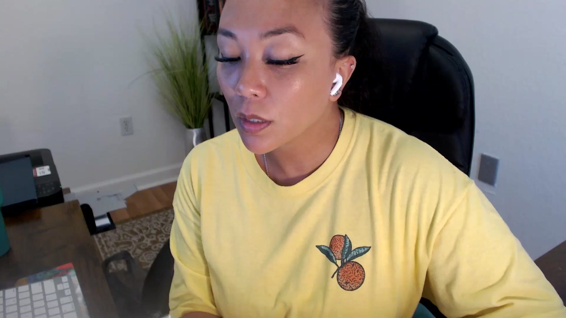 Gallery image thumbnail from MickaylaStar's myfreecams stream on, 06/24/2025, 20:25 image 6 of 20