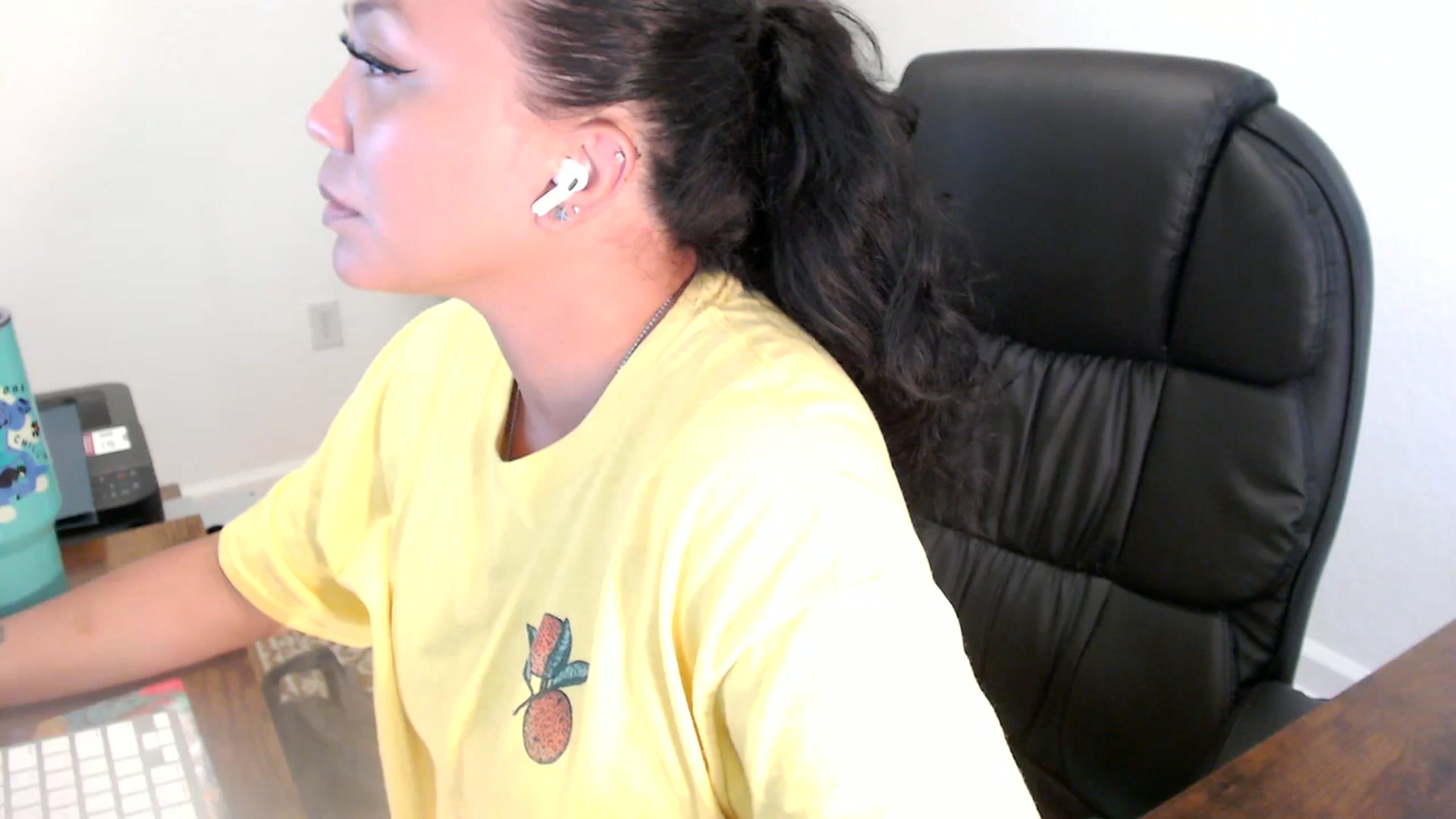 Gallery image thumbnail from MickaylaStar's myfreecams stream on, 06/24/2025, 20:25 image 18 of 20
