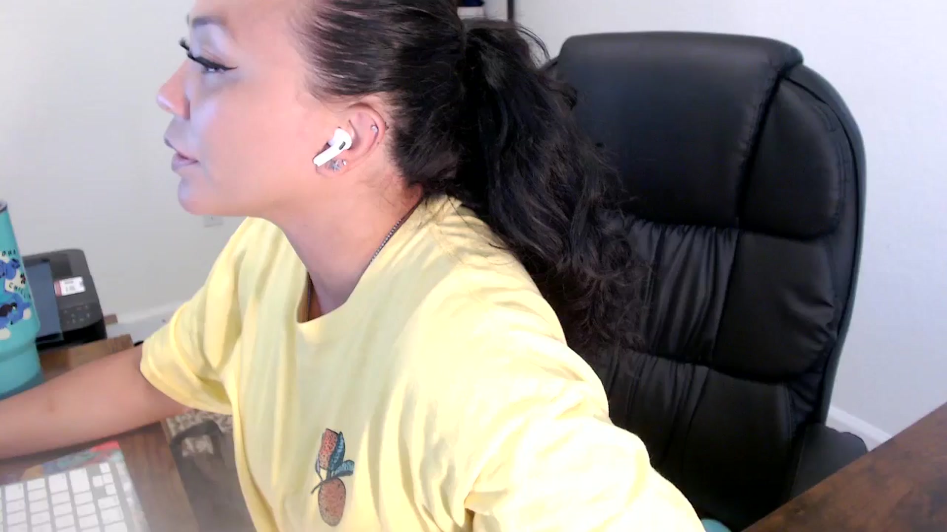 Gallery image thumbnail from MickaylaStar's myfreecams stream on, 06/24/2025, 20:25 image 17 of 20