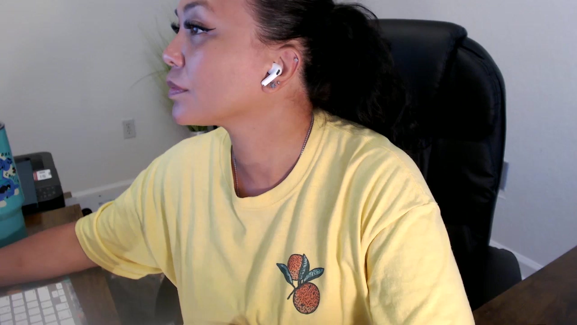 Gallery image thumbnail from MickaylaStar's myfreecams stream on, 06/24/2025, 20:25 image 19 of 20
