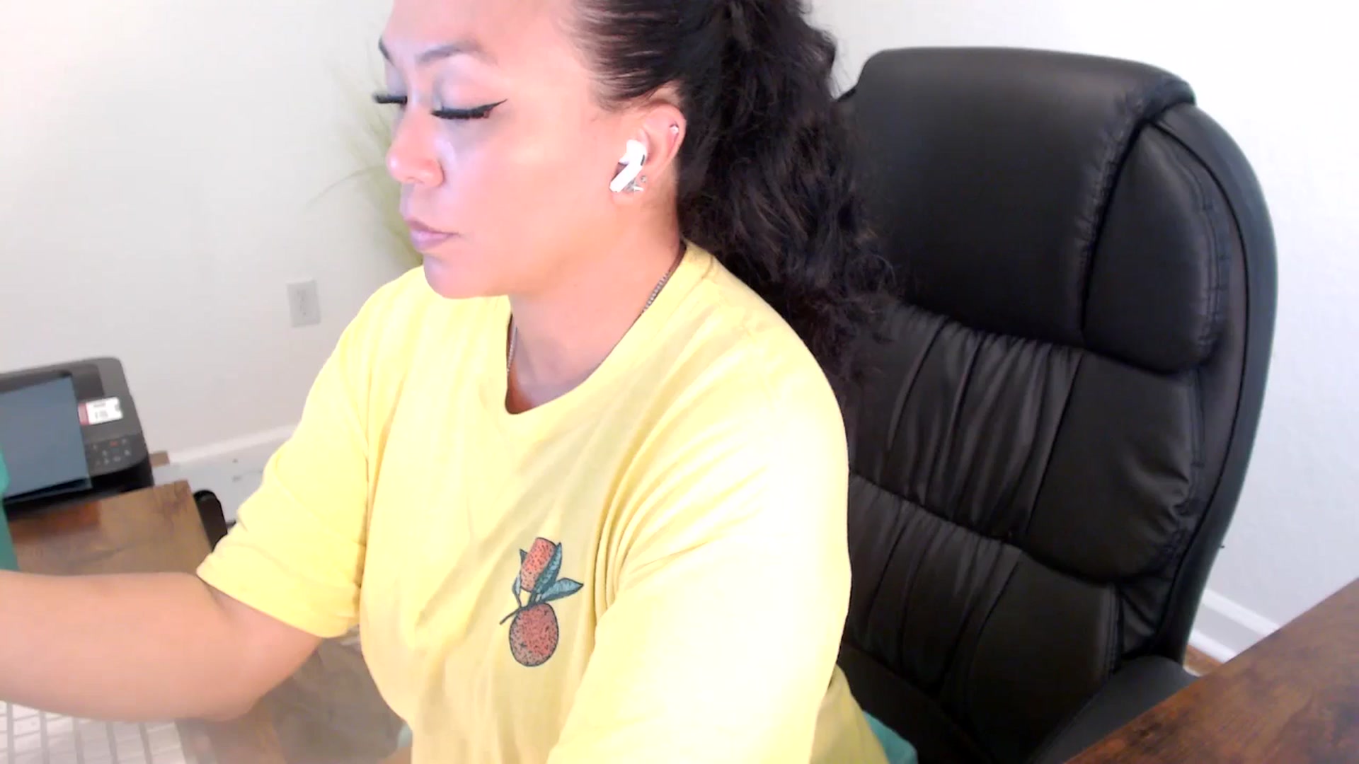 Gallery image thumbnail from MickaylaStar's myfreecams stream on, 06/24/2025, 20:25 image 9 of 20