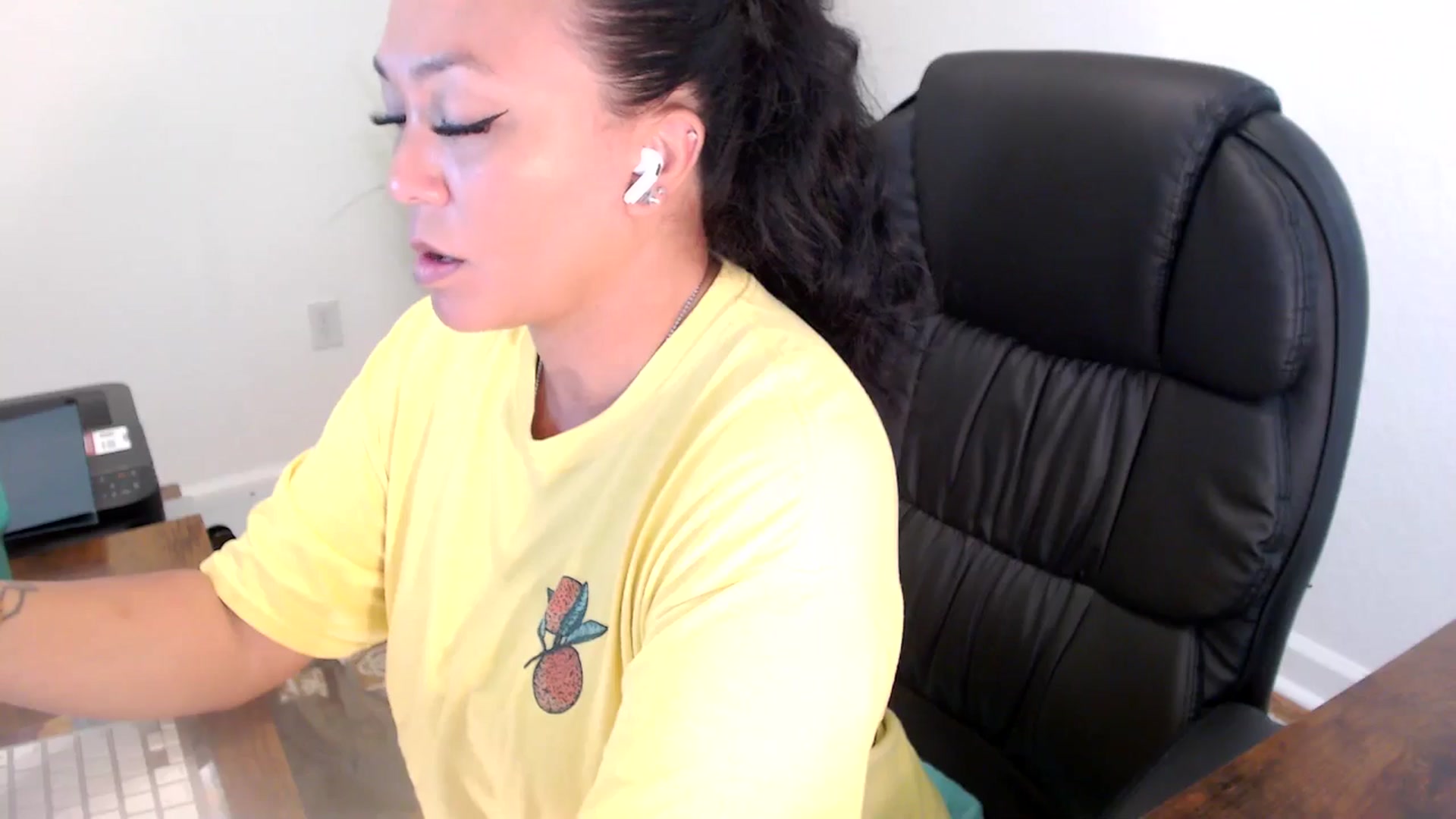 Gallery image thumbnail from MickaylaStar's myfreecams stream on, 06/24/2025, 20:25 image 8 of 20