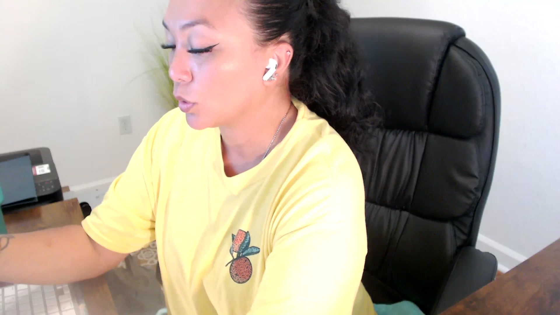 Gallery image thumbnail from MickaylaStar's myfreecams stream on, 06/24/2025, 20:25 image 12 of 20
