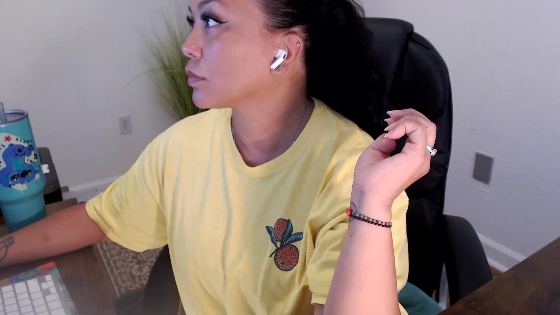 Gallery image thumbnail from MickaylaStar's myfreecams stream on, 06/24/2025, 20:52 image 1 of 20