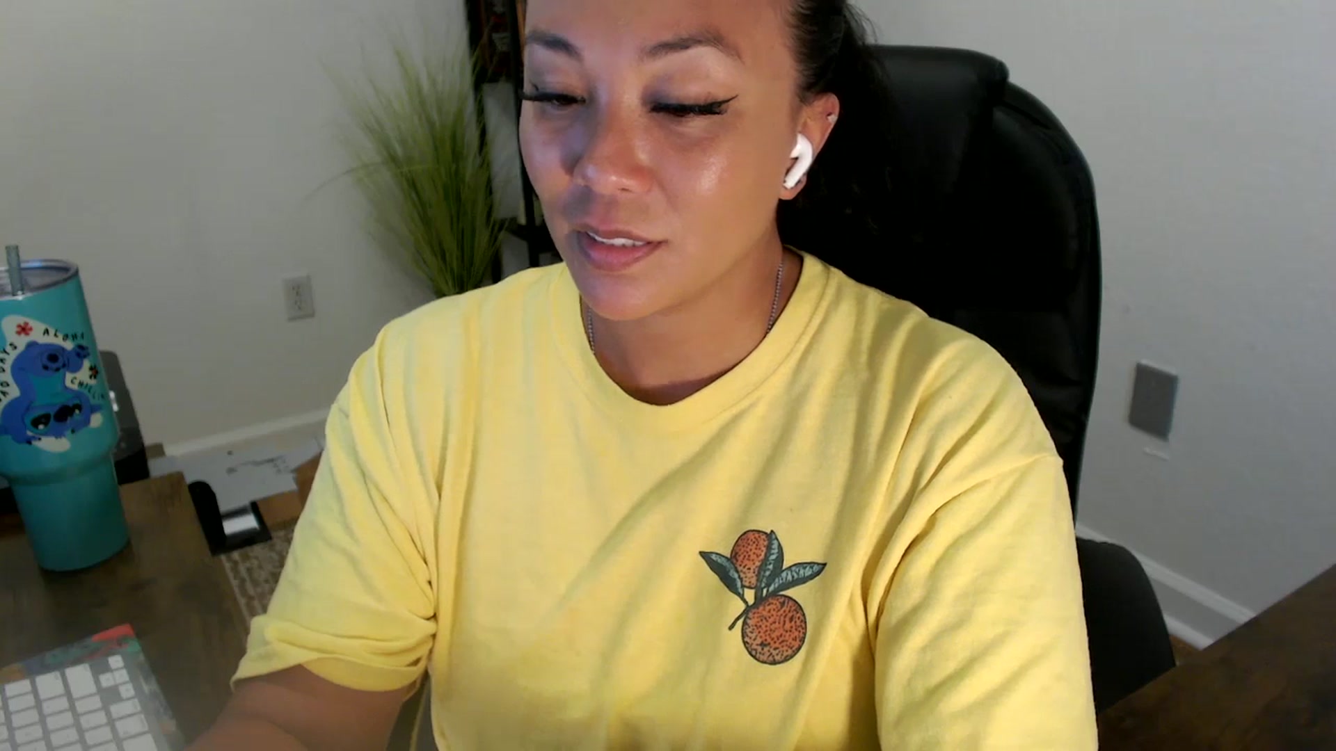 Gallery image thumbnail from MickaylaStar's myfreecams stream on, 06/24/2025, 20:52 image 17 of 20