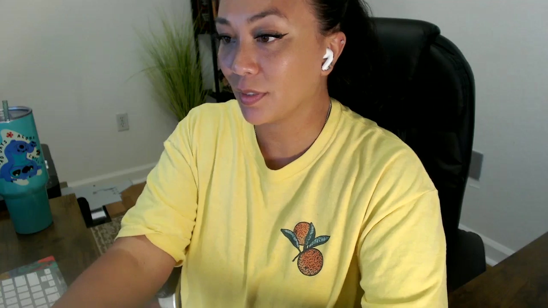 Gallery image thumbnail from MickaylaStar's myfreecams stream on, 06/24/2025, 20:52 image 9 of 20