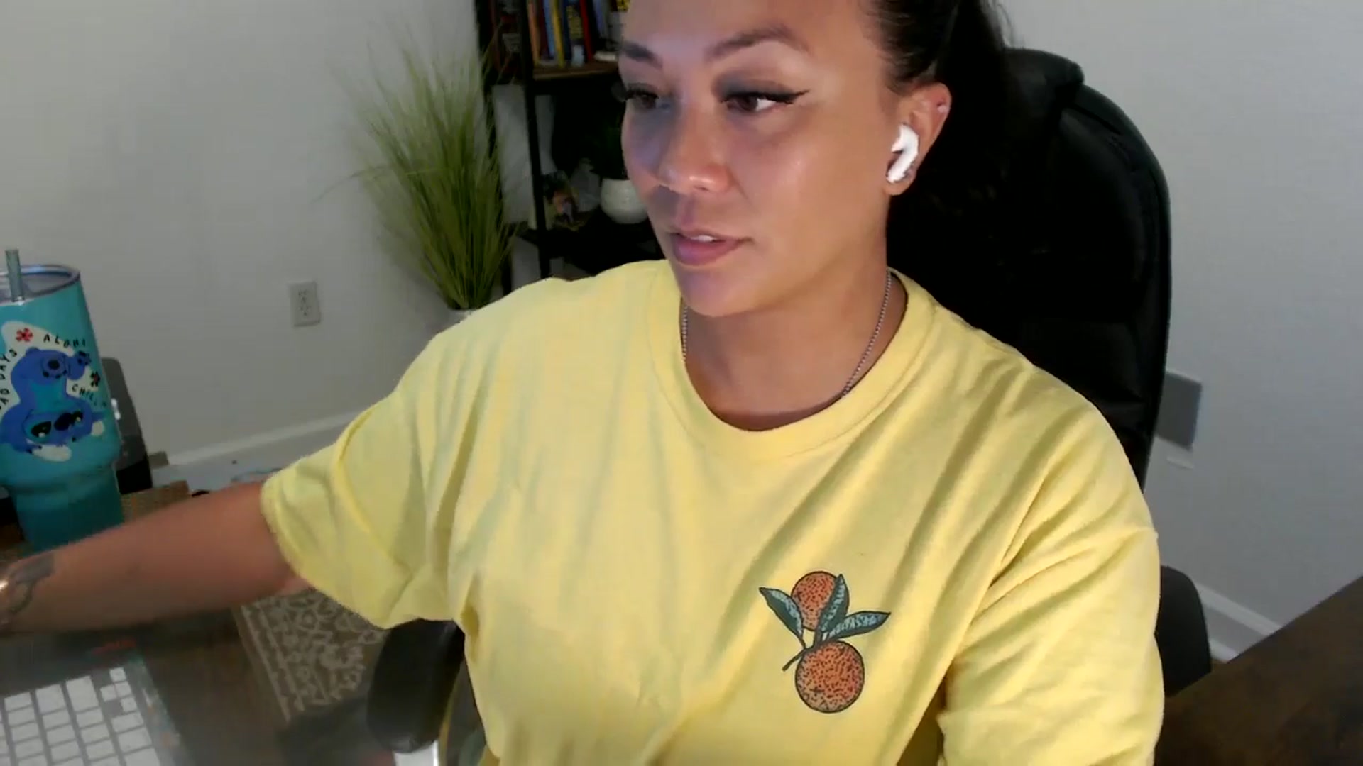 Gallery image thumbnail from MickaylaStar's myfreecams stream on, 06/24/2025, 20:52 image 8 of 20