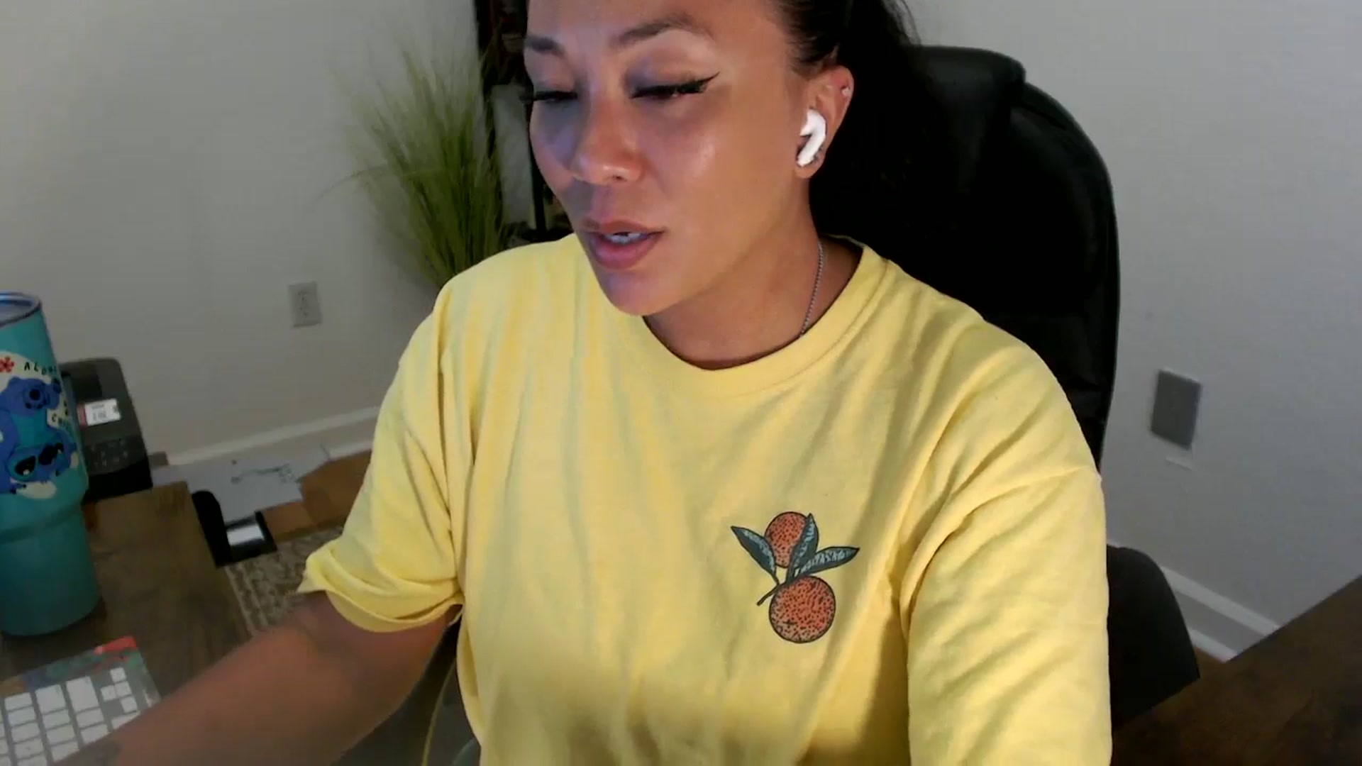 Gallery image thumbnail from MickaylaStar's myfreecams stream on, 06/24/2025, 20:52 image 18 of 20