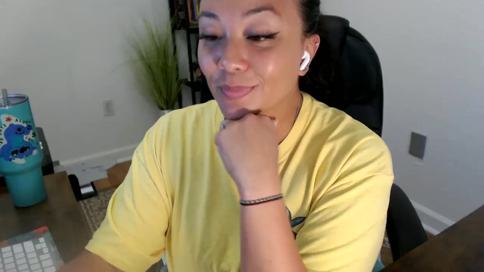 Gallery image thumbnail from MickaylaStar's myfreecams stream on, 06/24/2025, 20:52 image 4 of 20