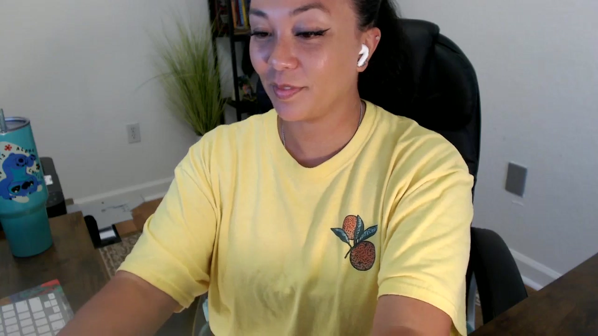 Gallery image thumbnail from MickaylaStar's myfreecams stream on, 06/24/2025, 20:52 image 2 of 20