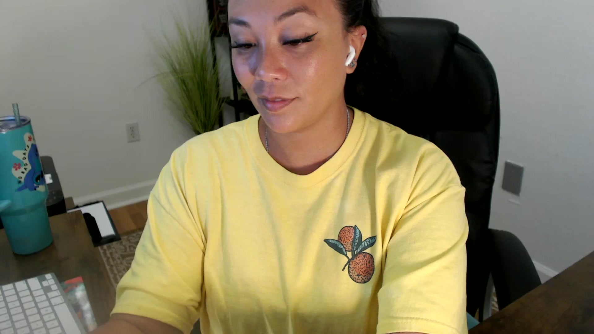 Gallery image thumbnail from MickaylaStar's myfreecams stream on, 06/24/2025, 21:39 image 18 of 20