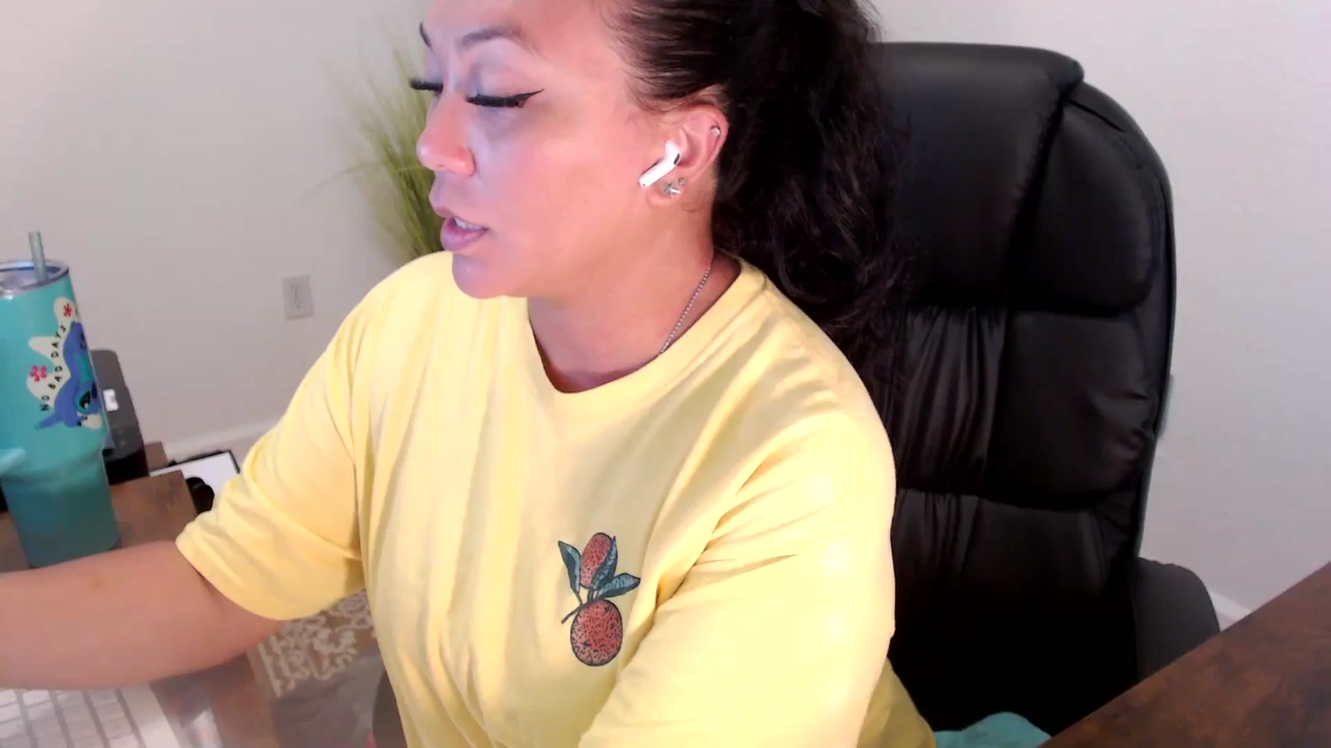 Gallery image thumbnail from MickaylaStar's myfreecams stream on, 06/24/2025, 21:39 image 12 of 20