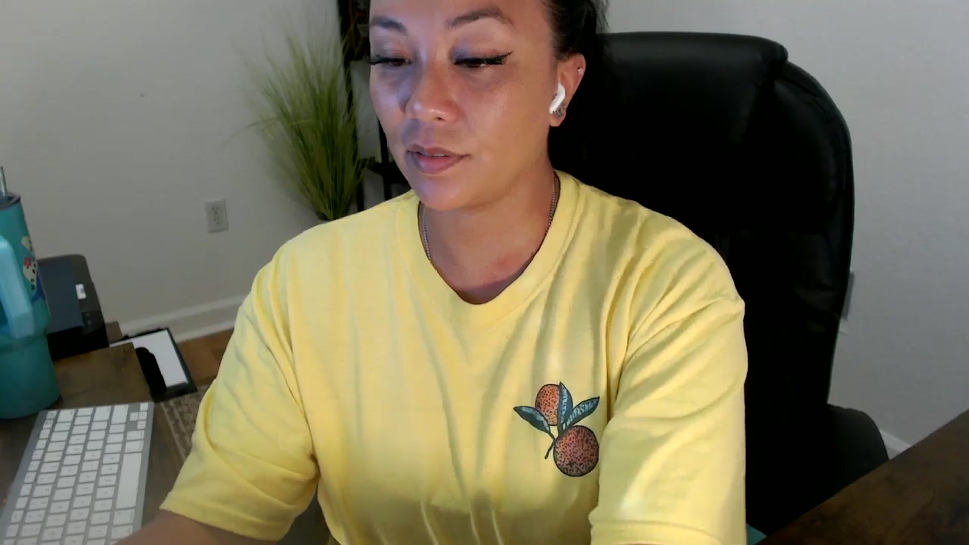 Gallery image thumbnail from MickaylaStar's myfreecams stream on, 06/24/2025, 21:39 image 4 of 20