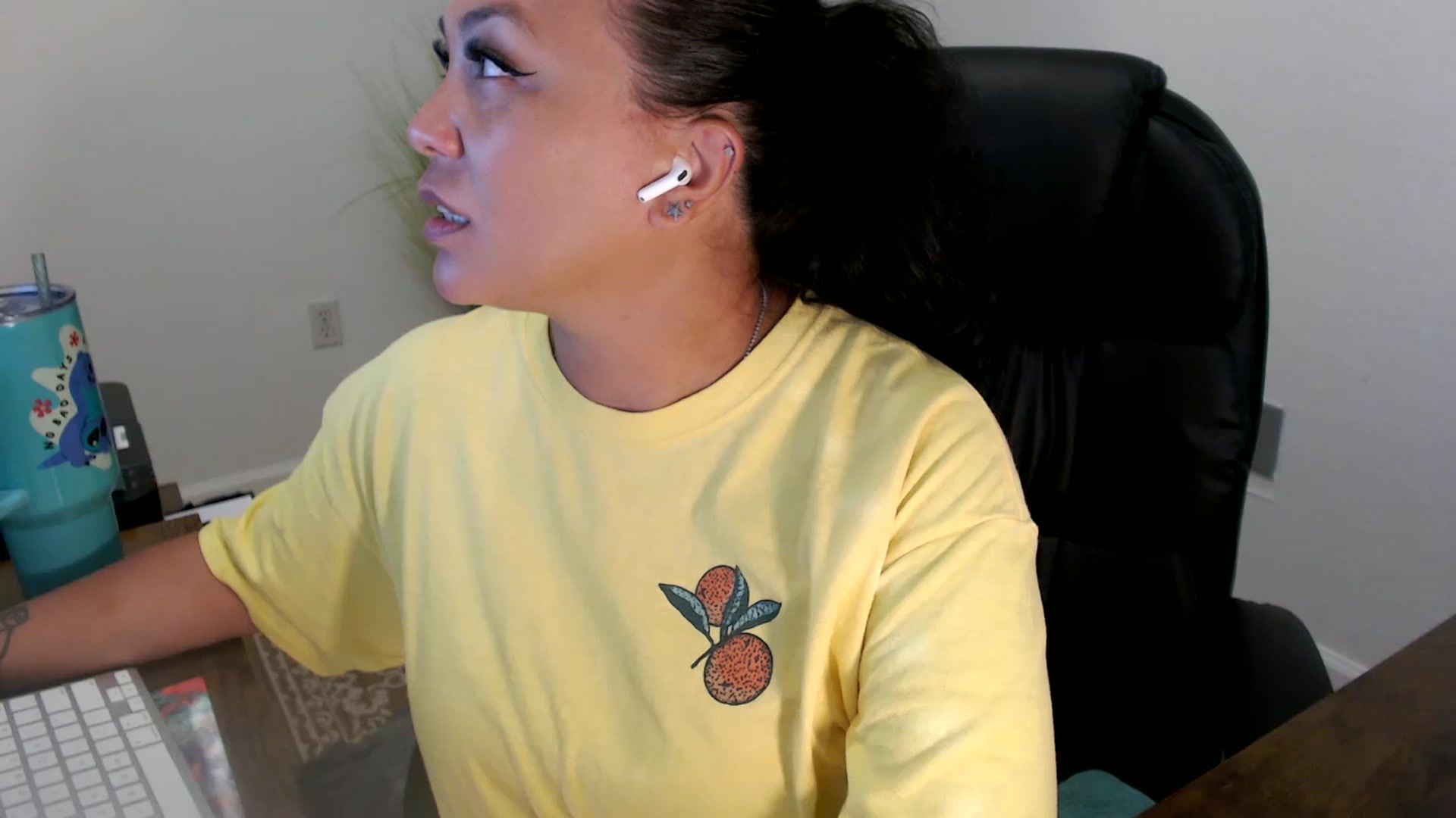 Gallery image thumbnail from MickaylaStar's myfreecams stream on, 06/24/2025, 21:39 image 7 of 20
