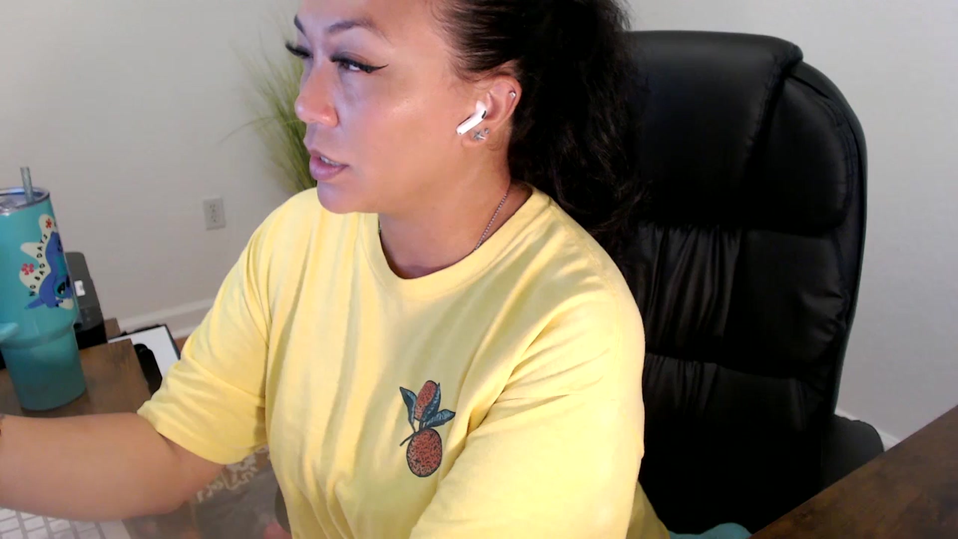 Gallery image thumbnail from MickaylaStar's myfreecams stream on, 06/24/2025, 21:39 image 9 of 20