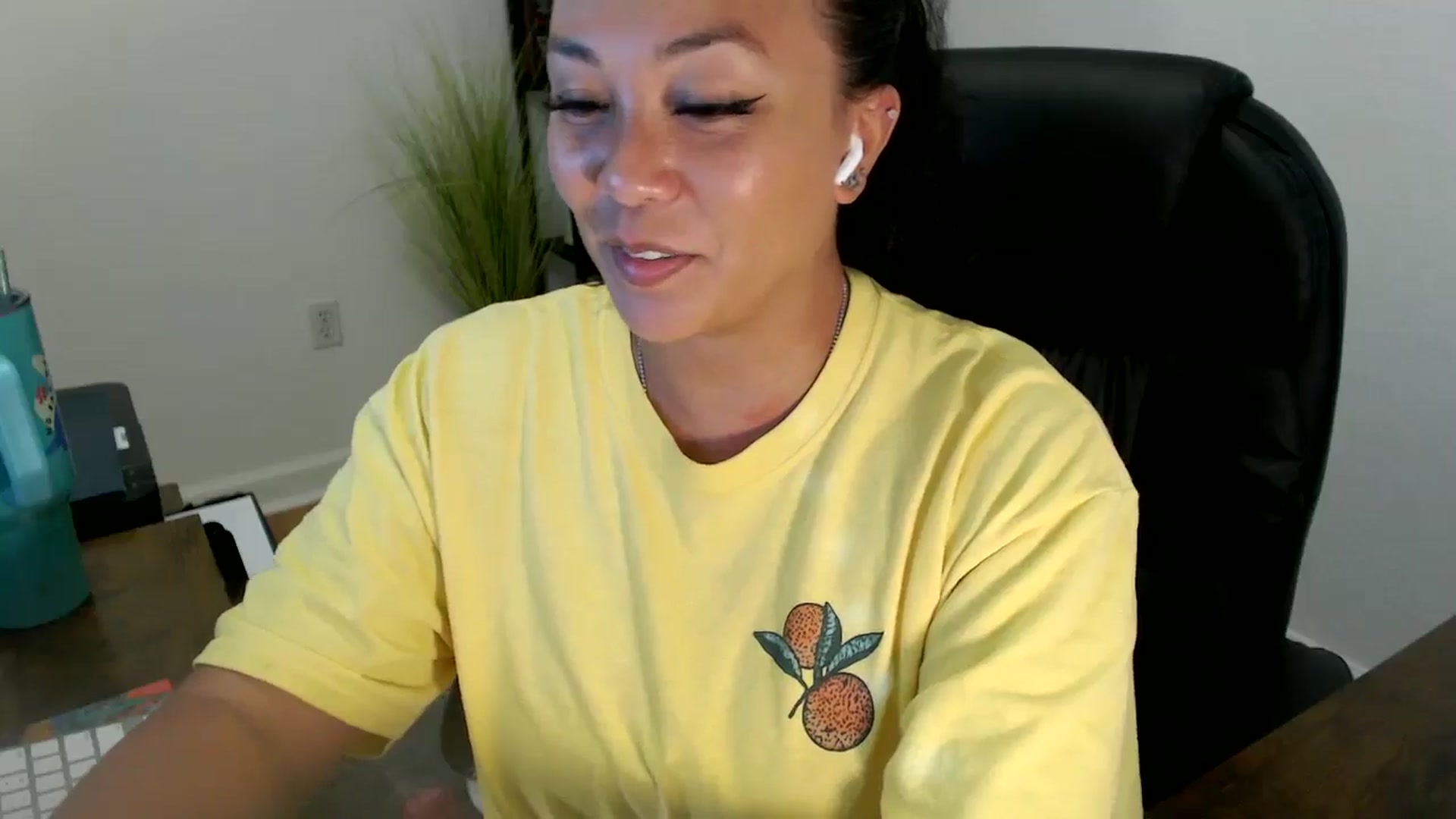 Gallery image thumbnail from MickaylaStar's myfreecams stream on, 06/24/2025, 21:39 image 3 of 20