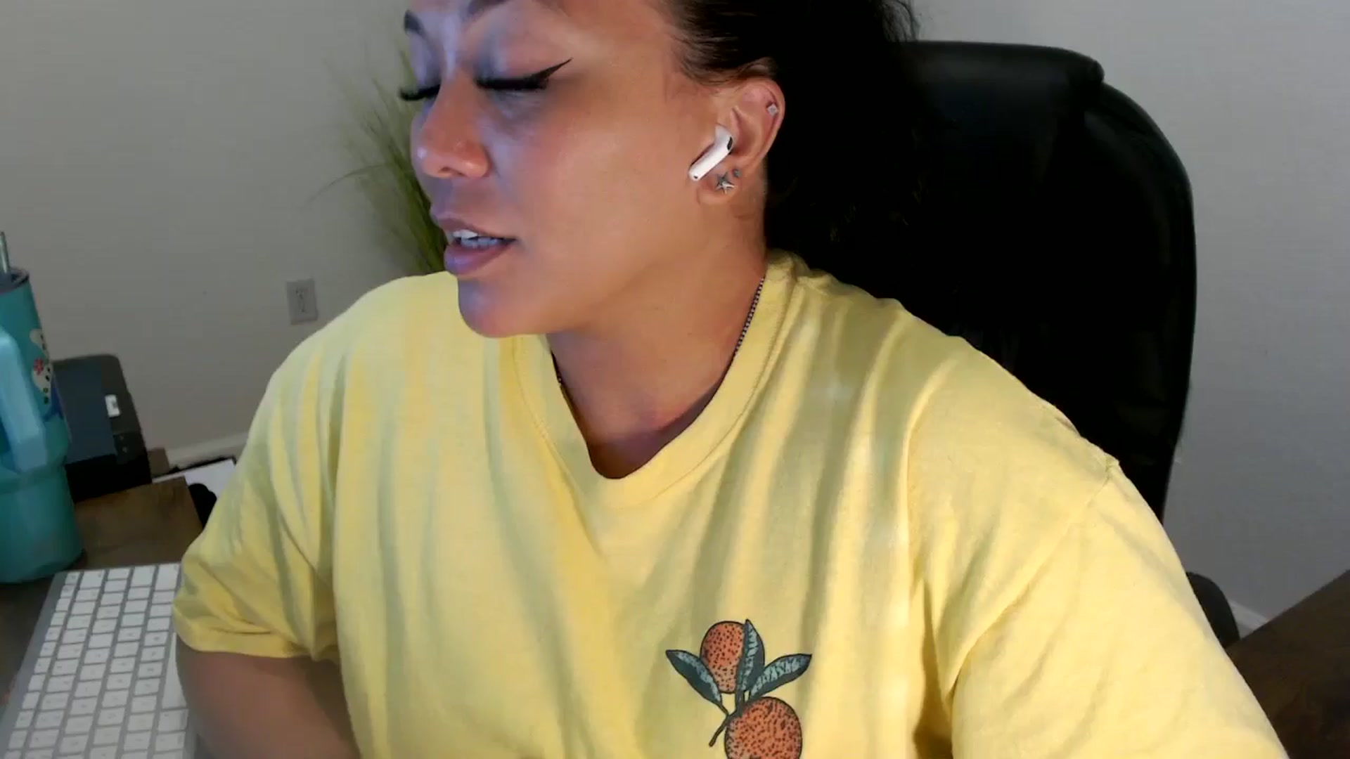 Gallery image thumbnail from MickaylaStar's myfreecams stream on, 06/24/2025, 21:39 image 5 of 20
