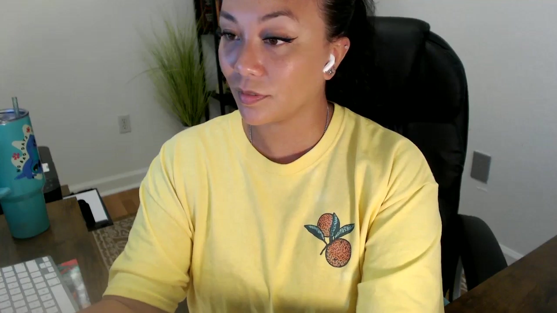 Gallery image thumbnail from MickaylaStar's myfreecams stream on, 06/24/2025, 21:39 image 17 of 20
