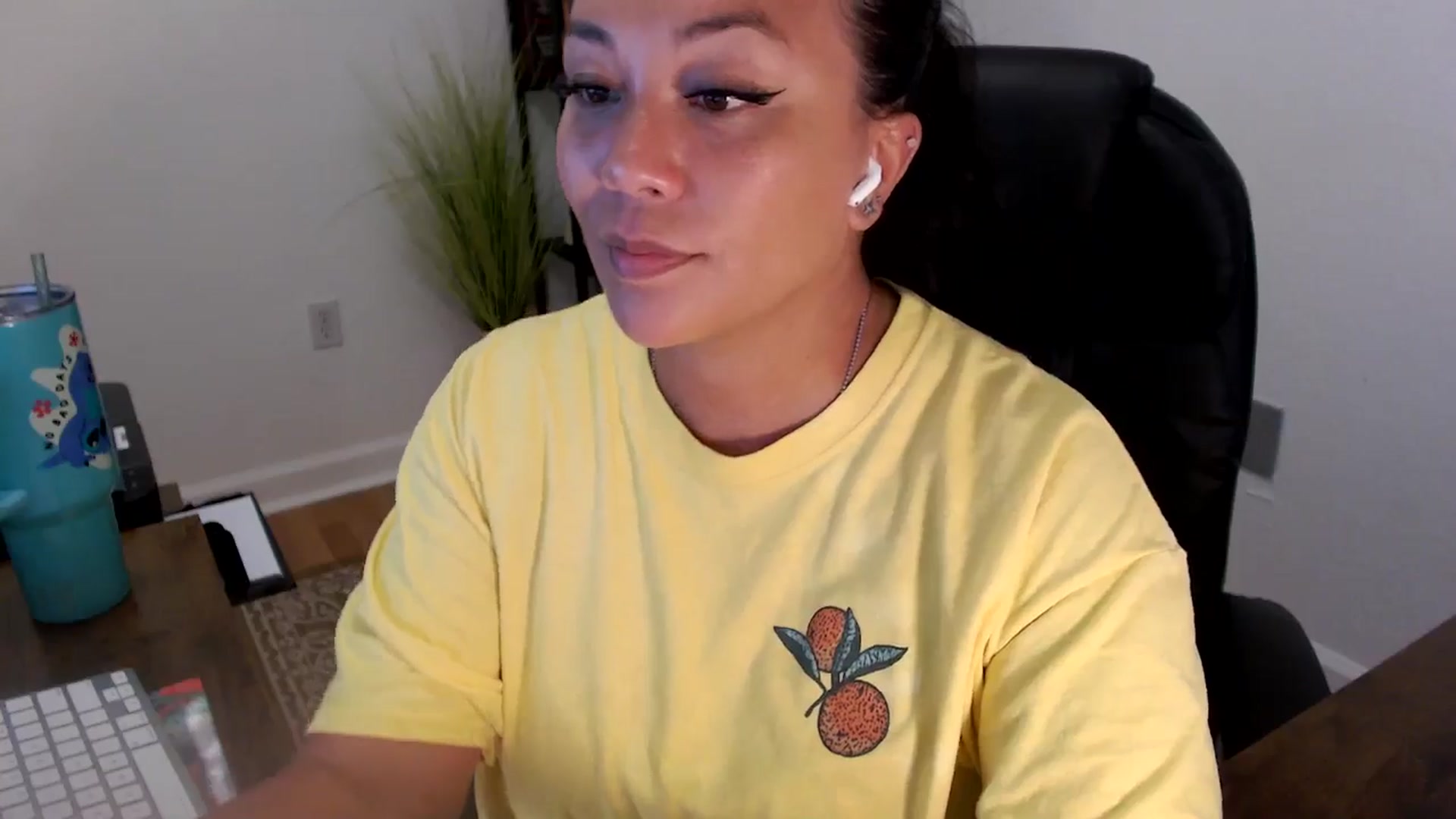 Gallery image thumbnail from MickaylaStar's myfreecams stream on, 06/24/2025, 21:39 image 13 of 20