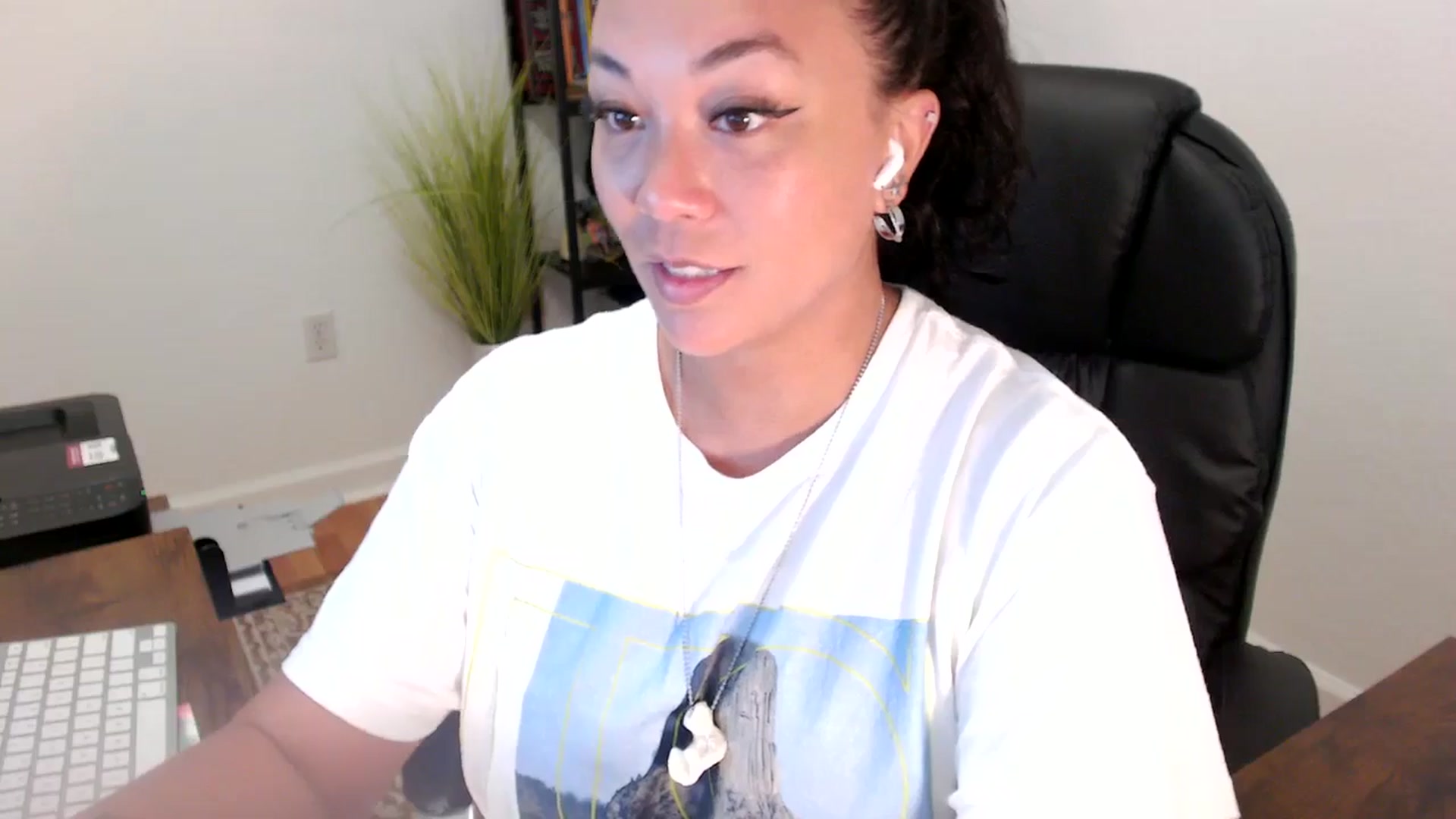 Gallery image thumbnail from MickaylaStar's myfreecams stream on, 06/25/2025, 17:45 image 9 of 20