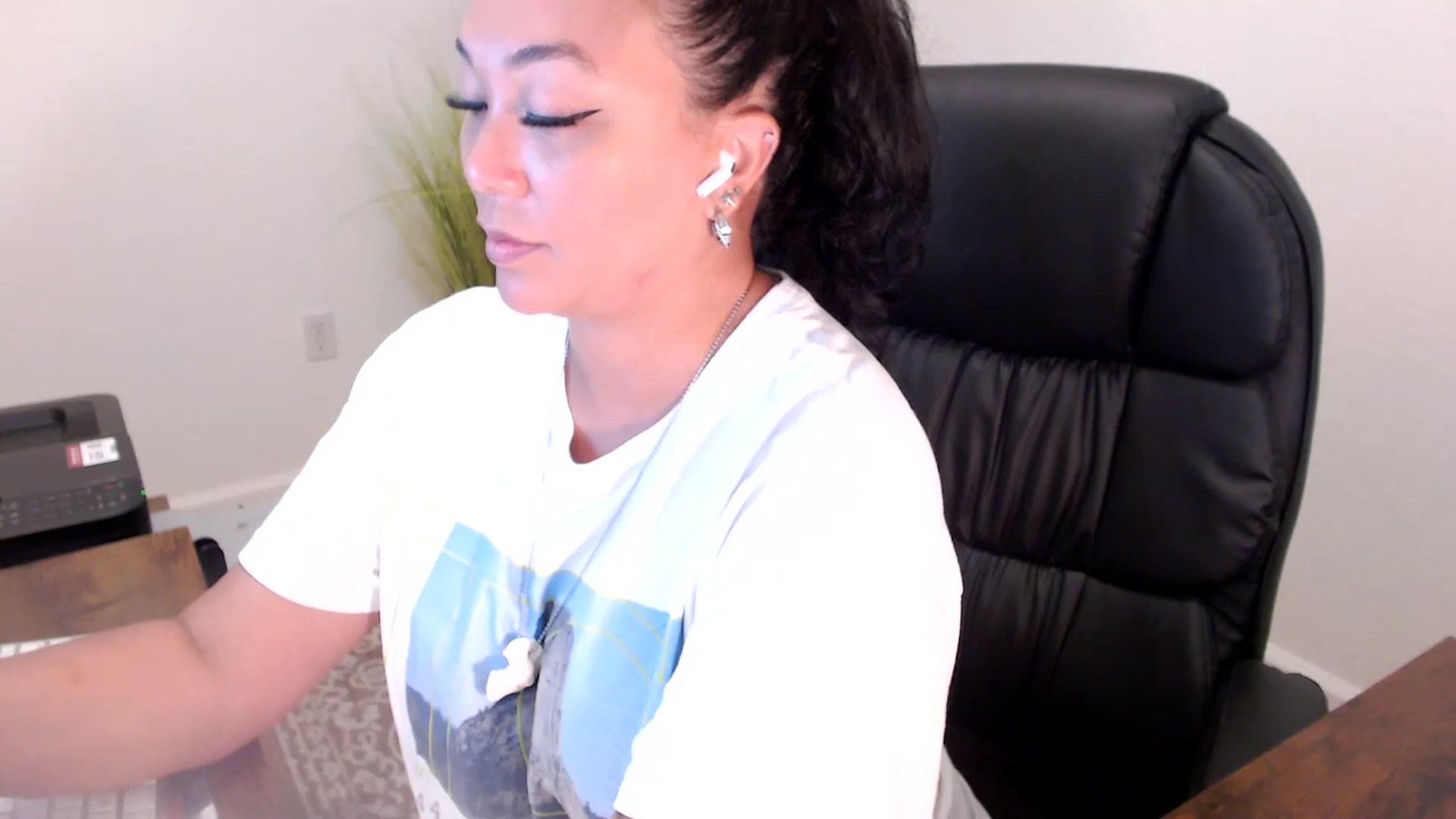 Gallery image thumbnail from MickaylaStar's myfreecams stream on, 06/25/2025, 17:45 image 14 of 20
