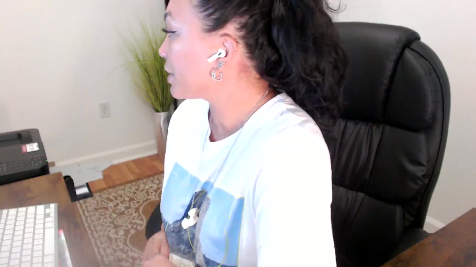 Gallery image thumbnail from MickaylaStar's myfreecams stream on, 06/25/2025, 17:45 image 8 of 20