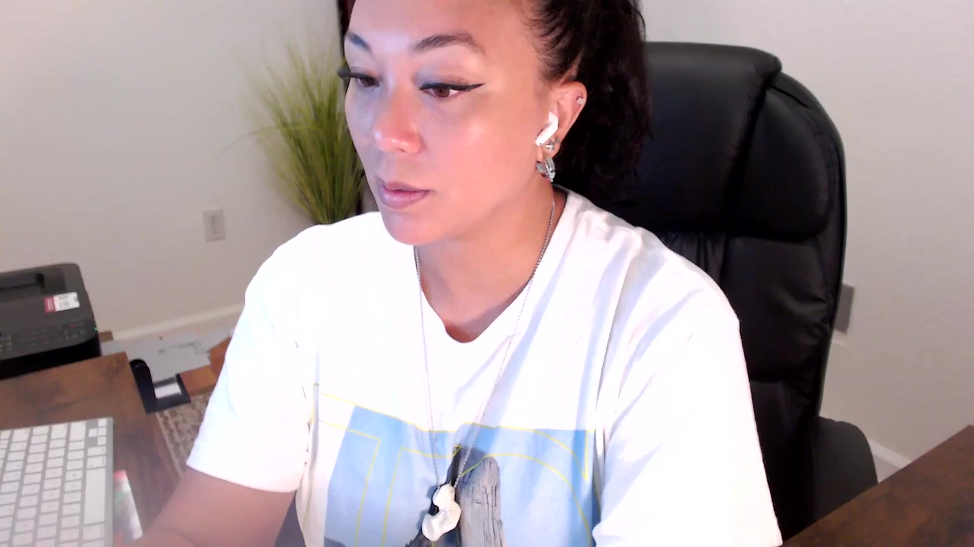 Gallery image thumbnail from MickaylaStar's myfreecams stream on, 06/25/2025, 17:45 image 13 of 20