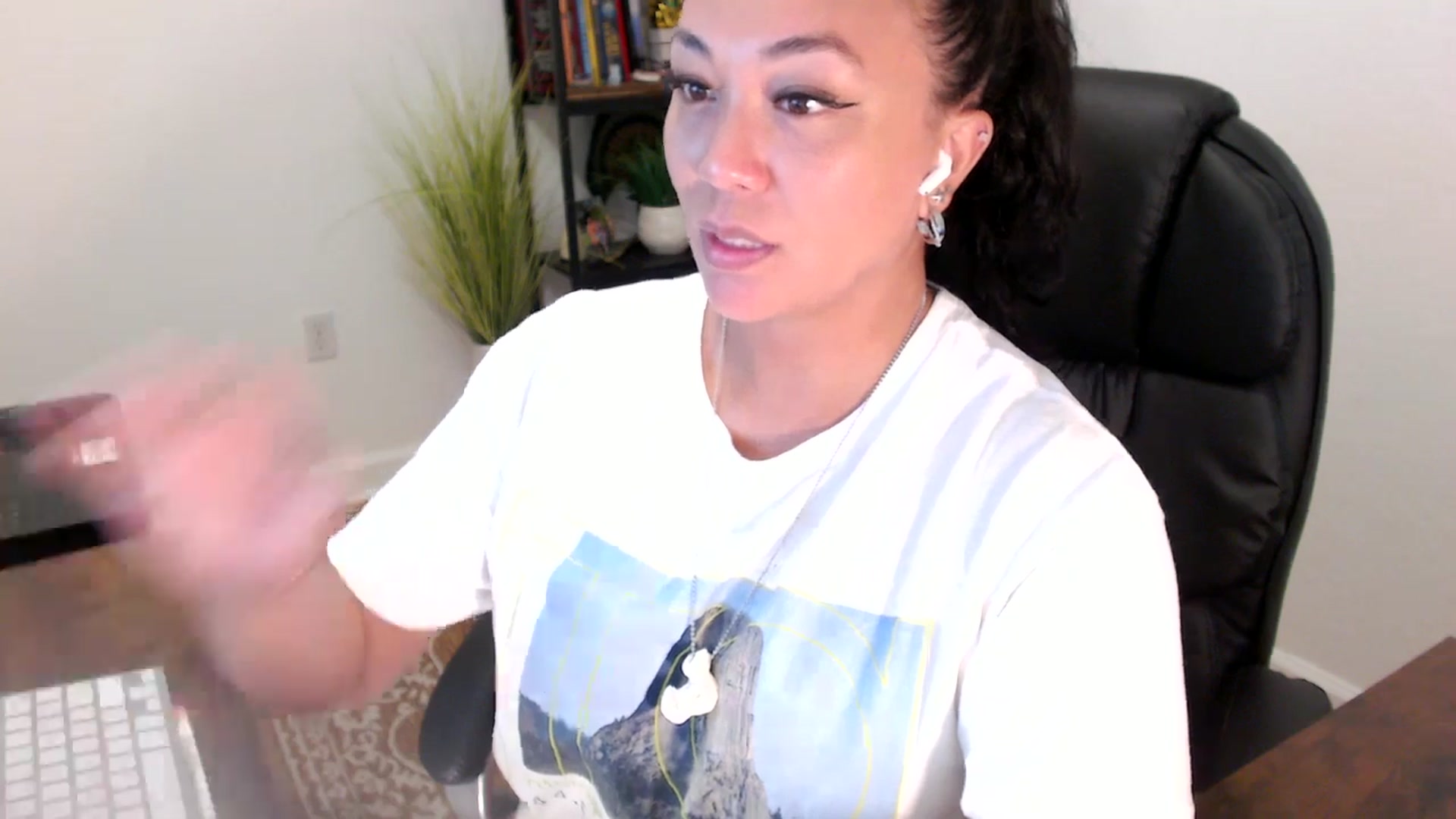 Gallery image thumbnail from MickaylaStar's myfreecams stream on, 06/25/2025, 17:45 image 17 of 20
