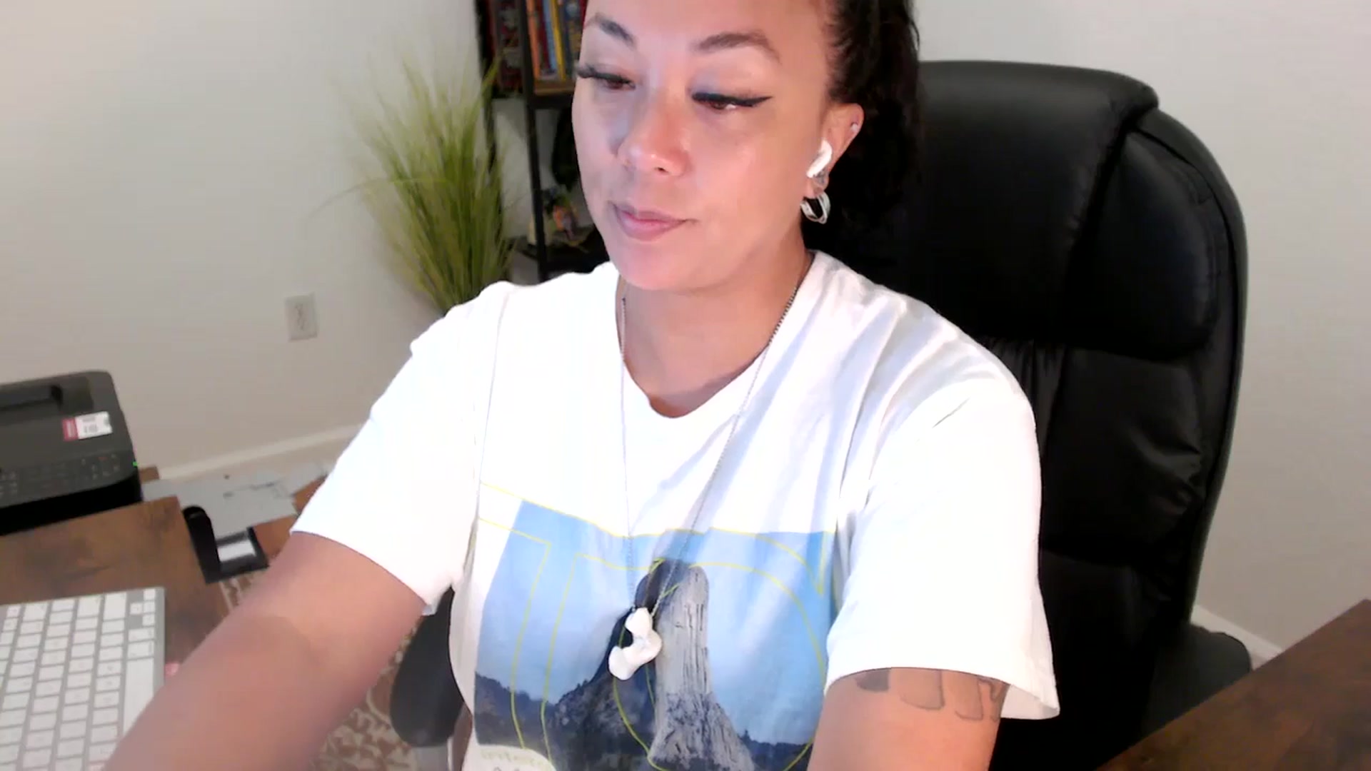 Gallery image thumbnail from MickaylaStar's myfreecams stream on, 06/25/2025, 17:45 image 11 of 20