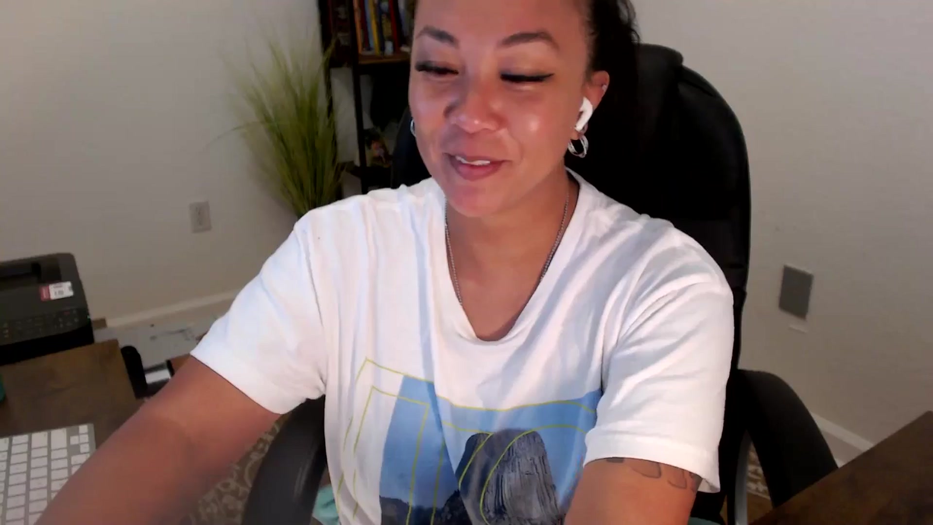 Gallery image thumbnail from MickaylaStar's myfreecams stream on, 06/25/2025, 20:08 image 7 of 20