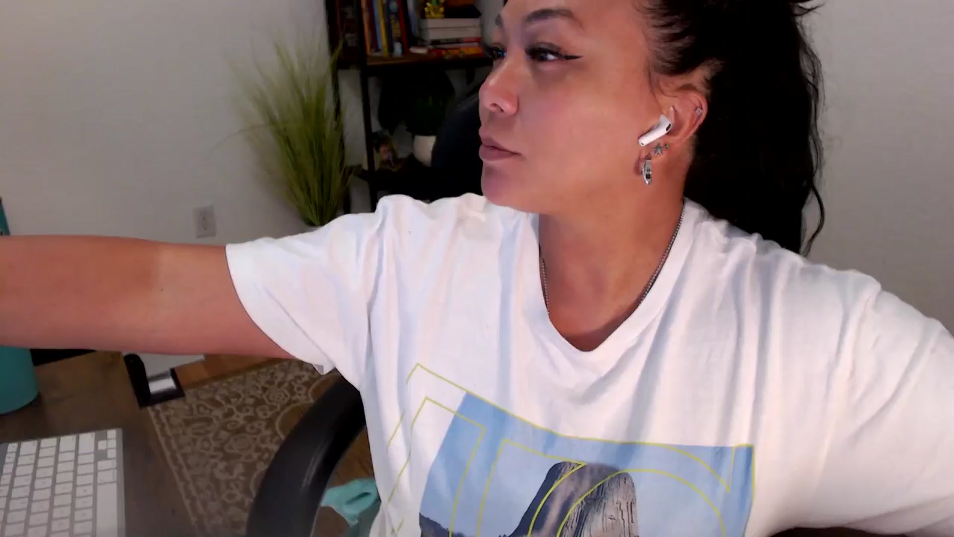 Gallery image thumbnail from MickaylaStar's myfreecams stream on, 06/25/2025, 20:08 image 1 of 20