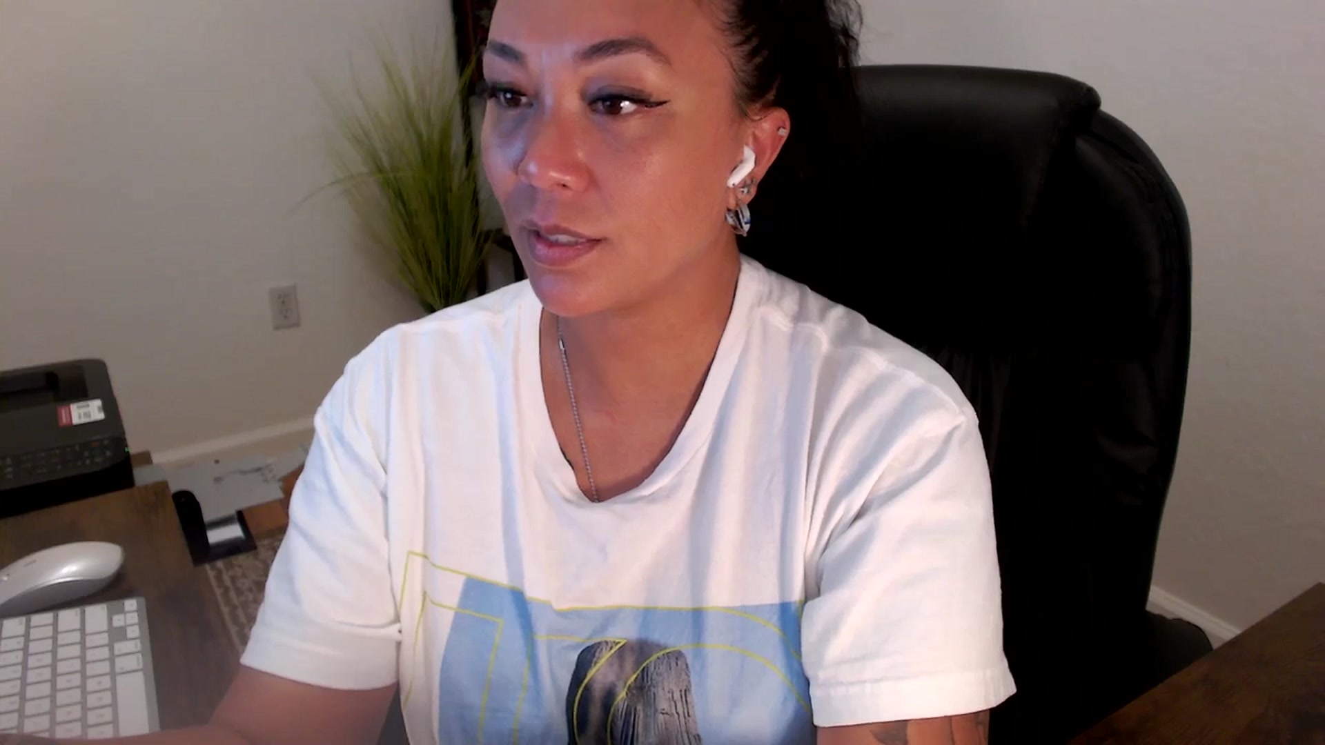 Gallery image thumbnail from MickaylaStar's myfreecams stream on, 06/25/2025, 20:37 image 4 of 20