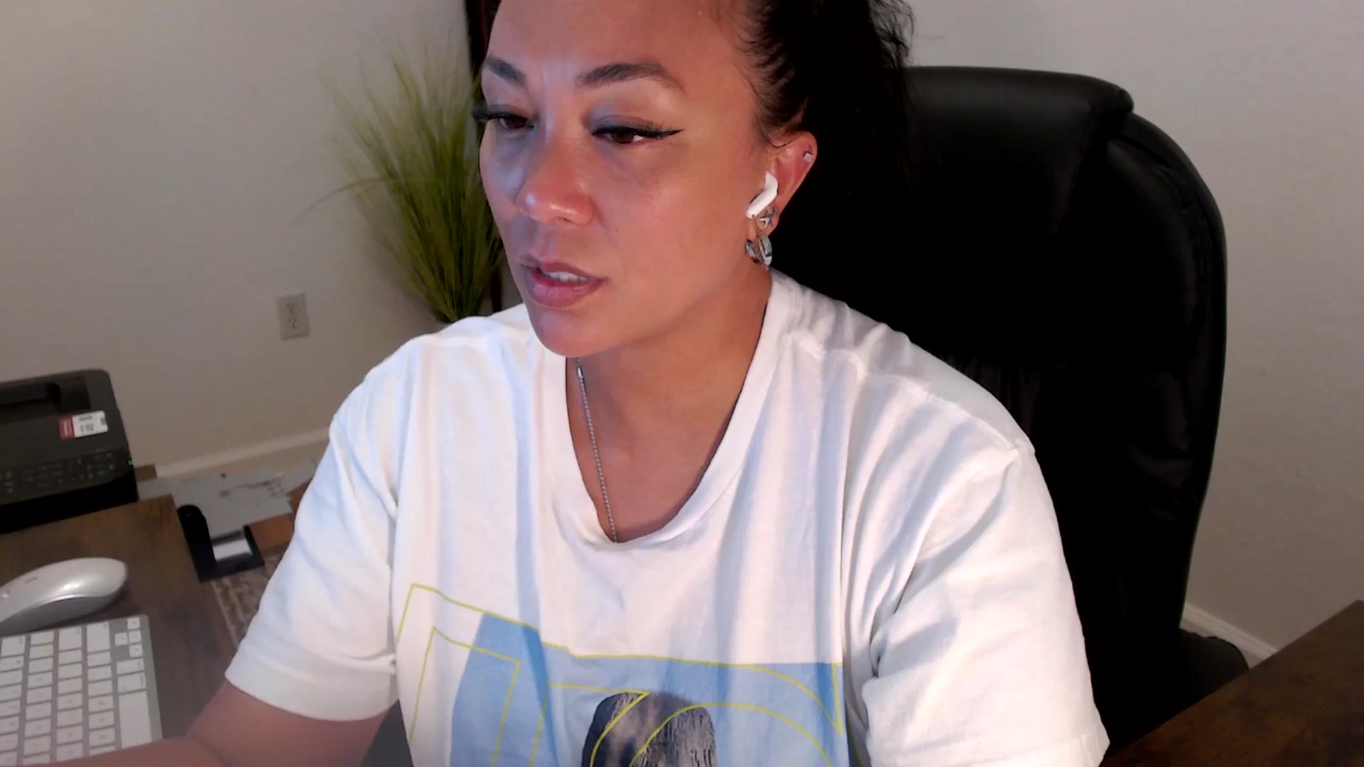 Gallery image thumbnail from MickaylaStar's myfreecams stream on, 06/25/2025, 20:37 image 5 of 20