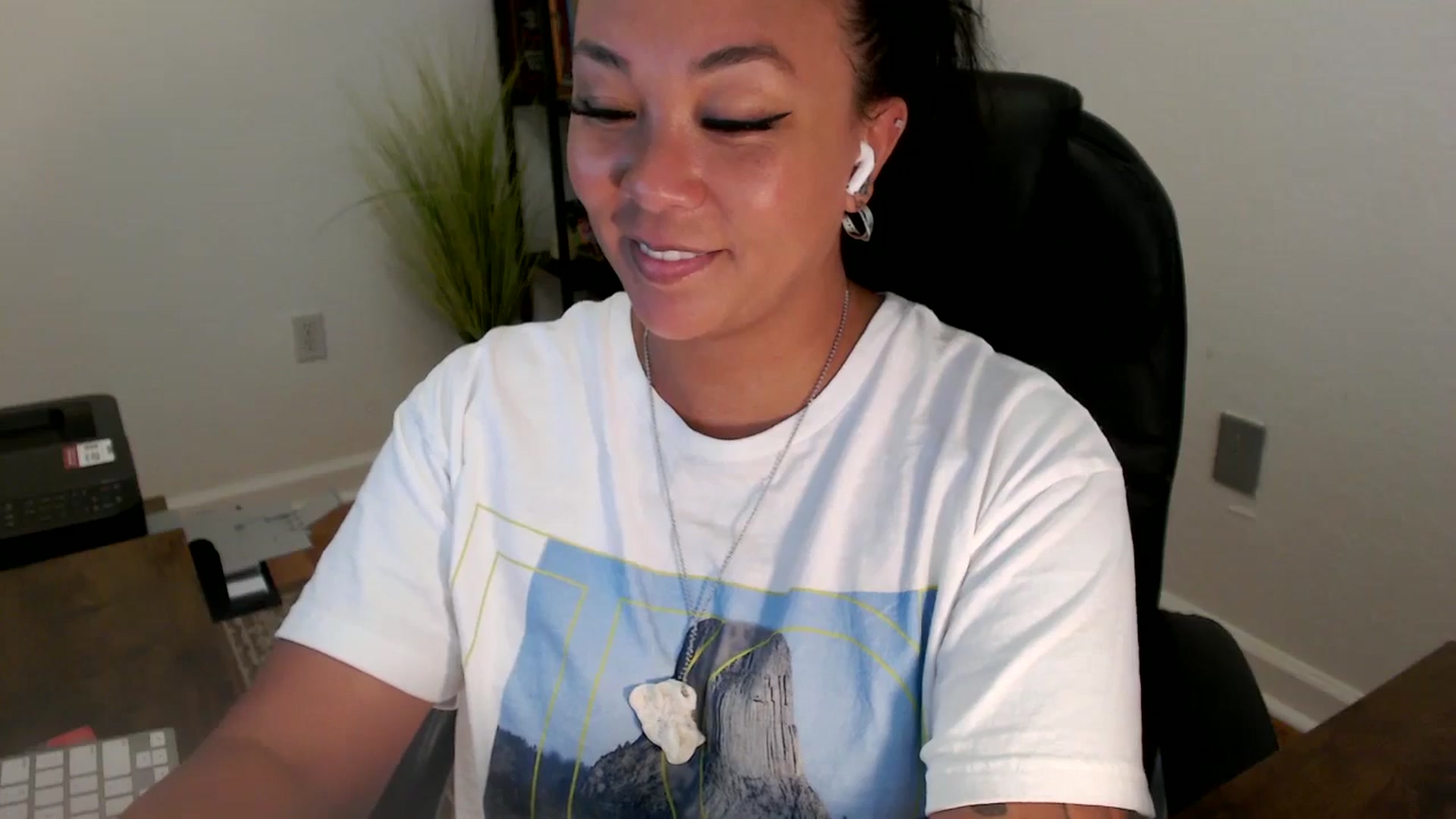 Gallery image thumbnail from MickaylaStar's myfreecams stream on, 06/25/2025, 21:06 image 11 of 20