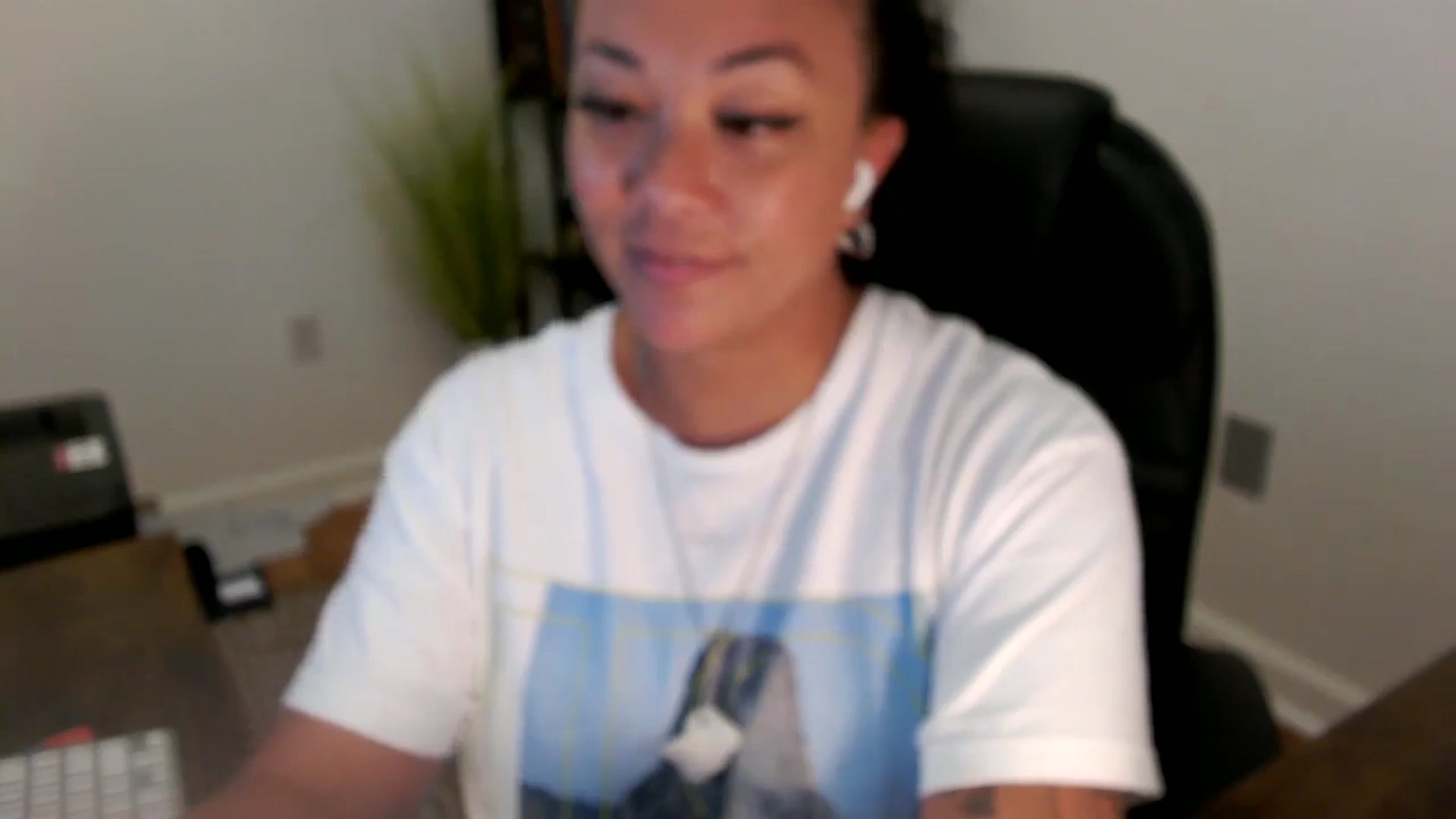 Gallery image thumbnail from MickaylaStar's myfreecams stream on, 06/25/2025, 21:06 image 5 of 20