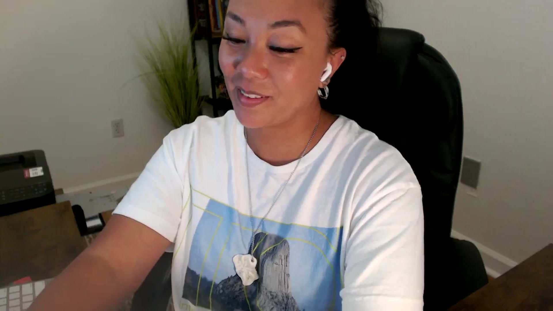 Gallery image thumbnail from MickaylaStar's myfreecams stream on, 06/25/2025, 21:06 image 16 of 20