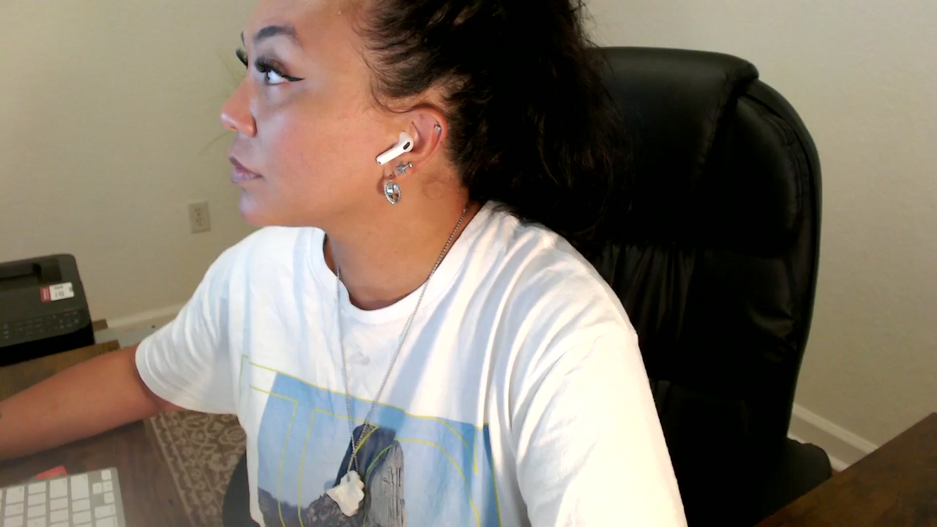 Gallery image thumbnail from MickaylaStar's myfreecams stream on, 06/25/2025, 21:06 image 4 of 20