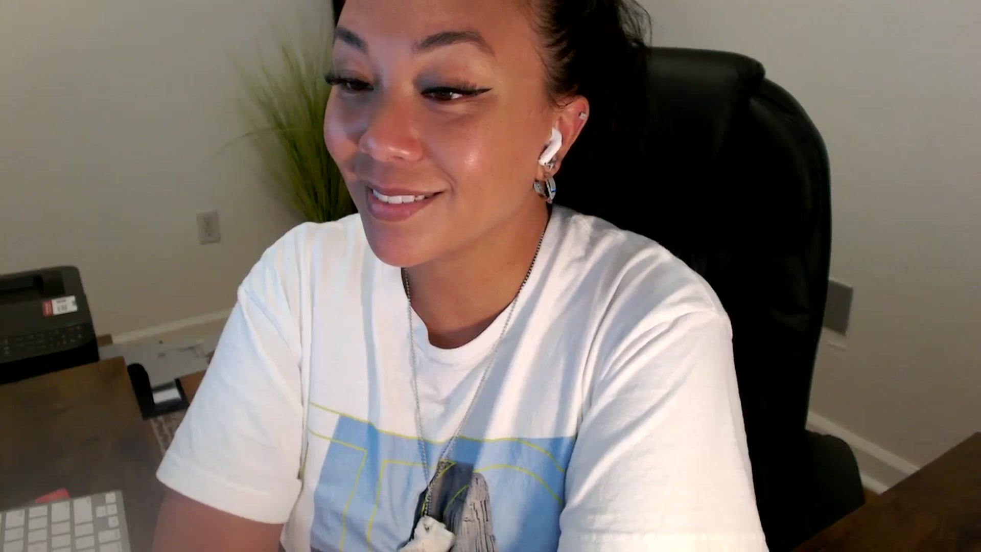 Gallery image thumbnail from MickaylaStar's myfreecams stream on, 06/25/2025, 21:06 image 6 of 20
