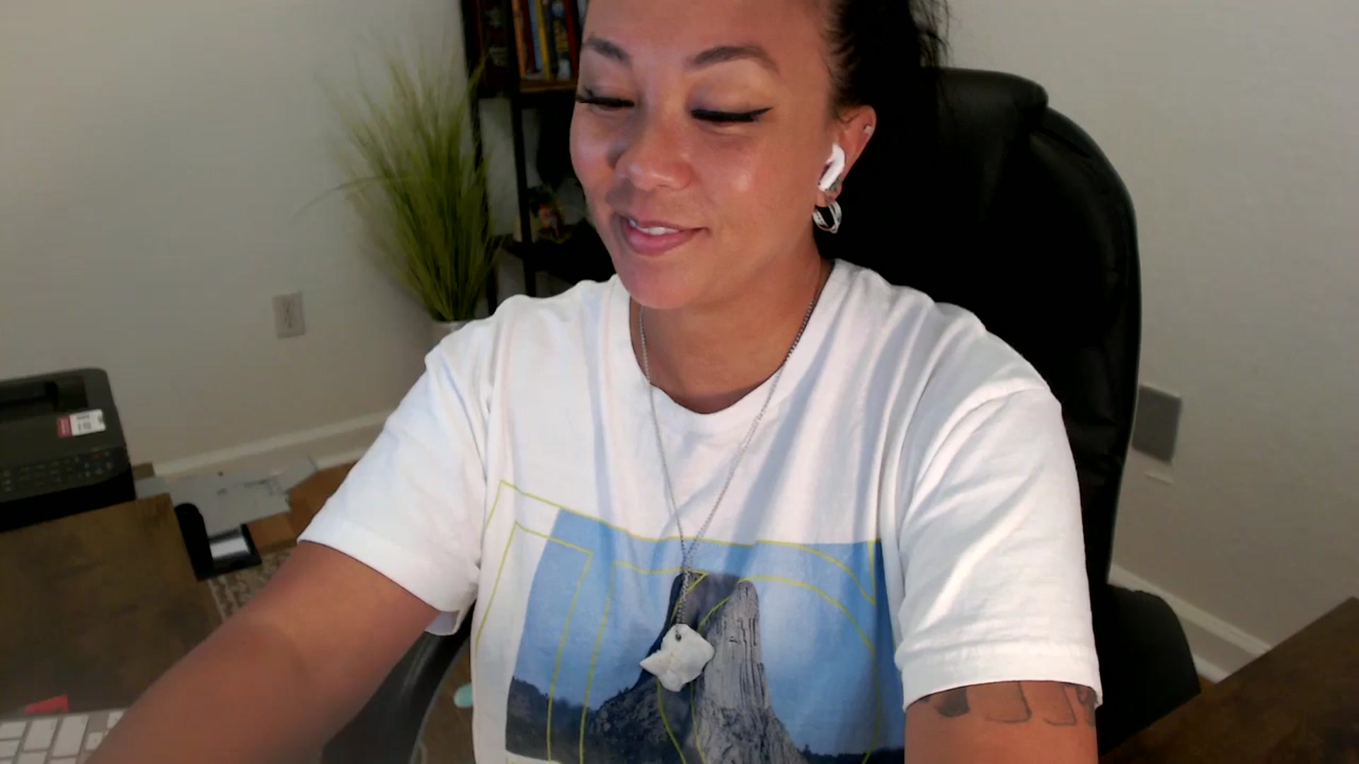 Gallery image thumbnail from MickaylaStar's myfreecams stream on, 06/25/2025, 21:06 image 17 of 20