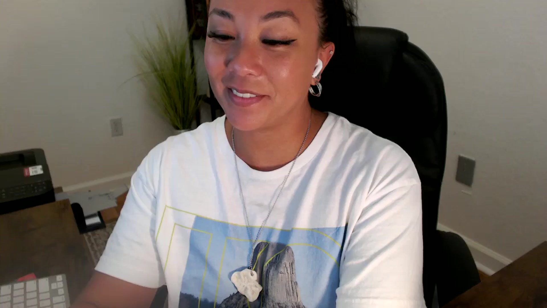 Gallery image thumbnail from MickaylaStar's myfreecams stream on, 06/25/2025, 21:06 image 10 of 20