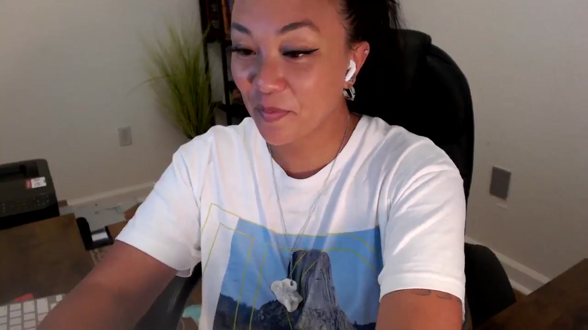 Gallery image thumbnail from MickaylaStar's myfreecams stream on, 06/25/2025, 21:06 image 14 of 20