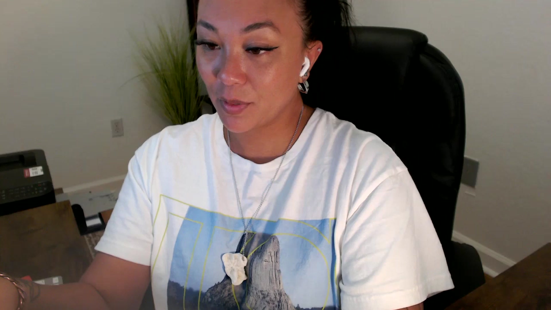 Gallery image thumbnail from MickaylaStar's myfreecams stream on, 06/25/2025, 21:06 image 15 of 20